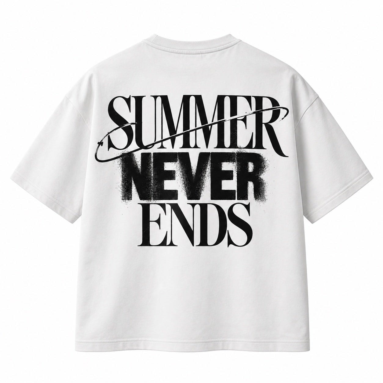 Camiseta oversized white com a estampa Summer Never Ends nas costas